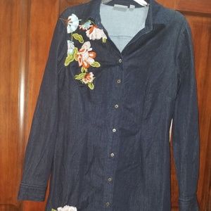 Denim dress w flower detail
